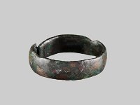 Aeg B 8  Aeg B 8, Bronzering, Bronze, Dm 2,2 cm : Bestandskatalog Ägypten, Museumsfoto: Claus Cordes